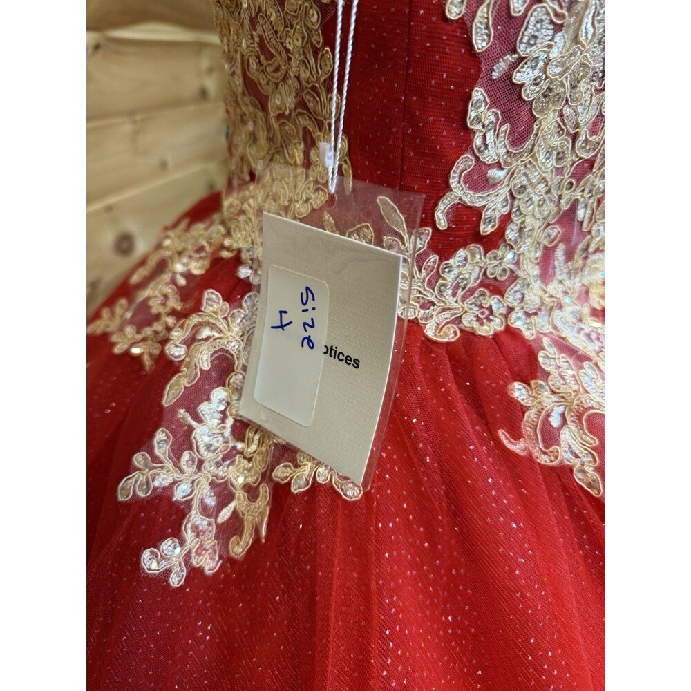Quinceañera dress Size 4 Gold And Red Comes With Bow Crown And Earrings NWT! - Picture 4 of 5